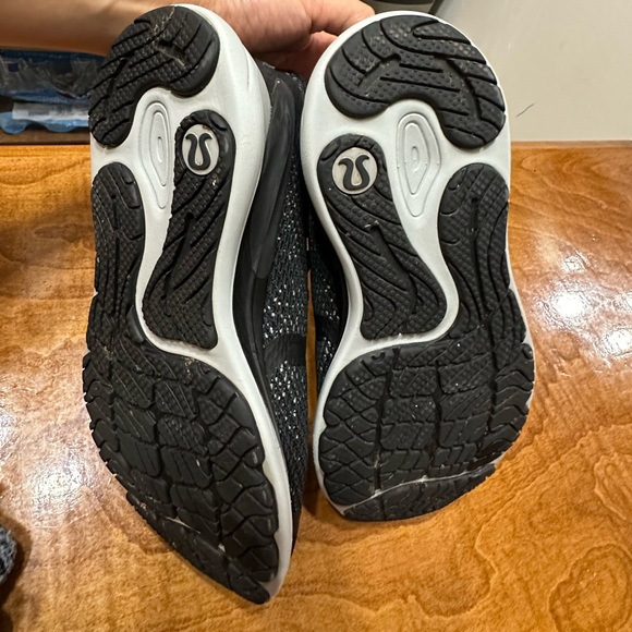 LULULEMON 
Women's Blissfeel 2 Running Shoe SIZE 6 US - Picture 4 of 8